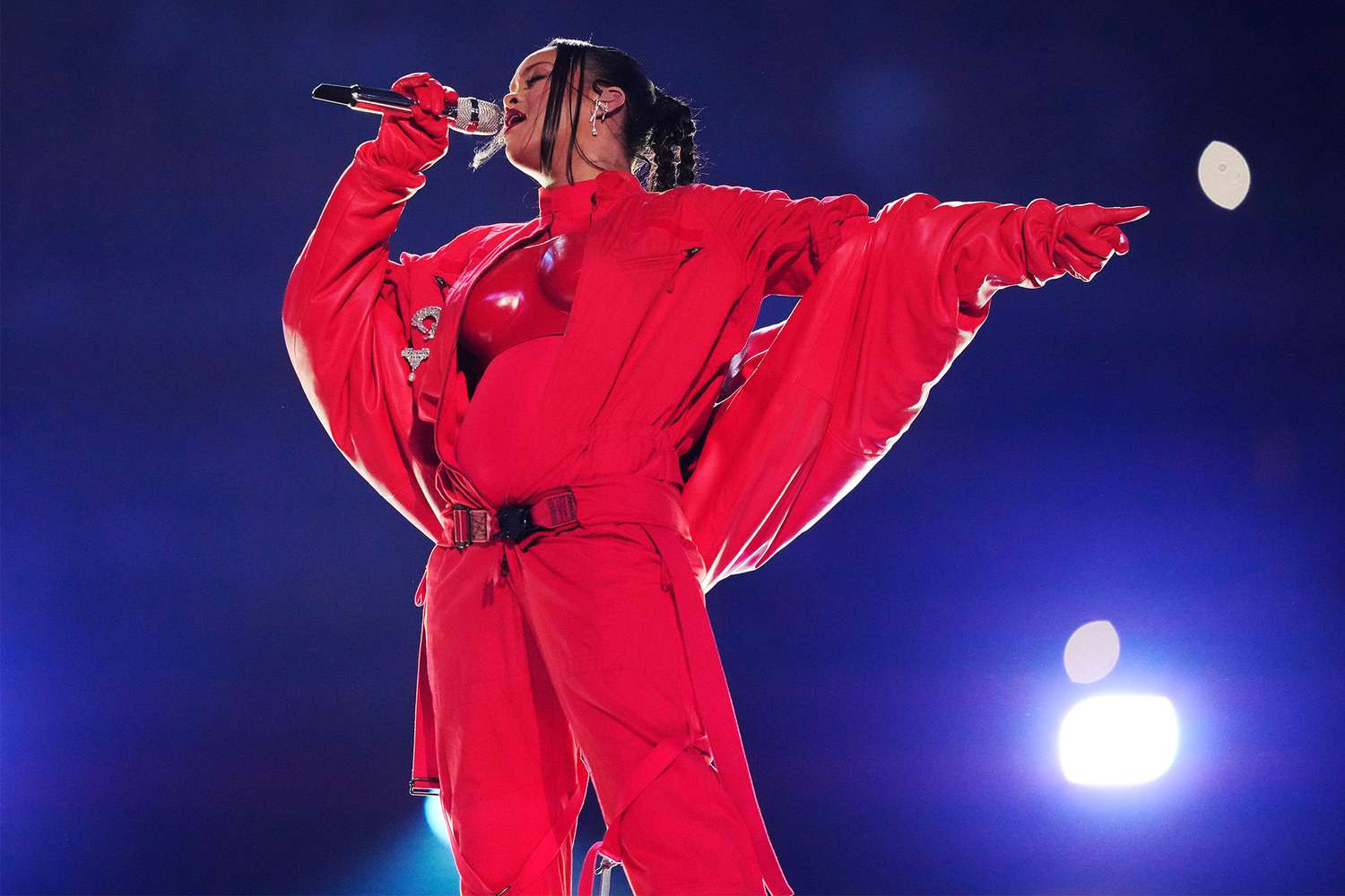 Rihanna brilla en un espectáculo del Super Bowl singular