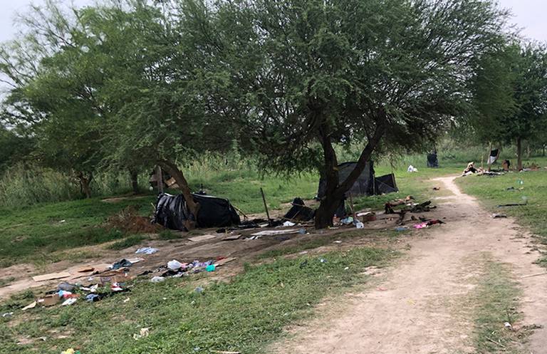 Prenden fuego a campamentos de migrantes en Matamoros