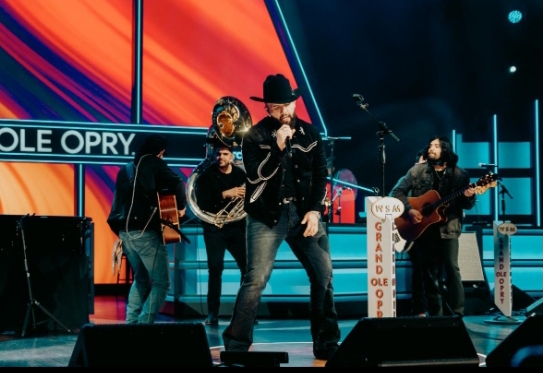 EL VIDEO «MY OPRY DEBUT» DE CARIN LEÓN QUE RECOPILA SU HISTORICA PRESENTACION EN EL GRAND OLE OPRY