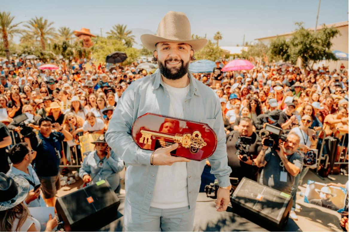 CARÍN LEÓN ARRASA EN EL SEGUNDO FIN DE SEMANA DE COACHELLA Y RECIBE LA LLAVE DE LA CIUDAD