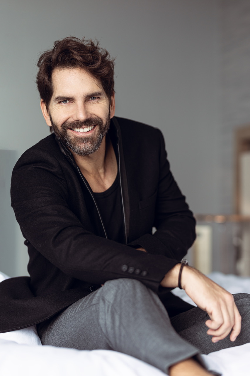 Arap Bethke será conductor de ‘Noche de Estrellas’ en Premios Juventud