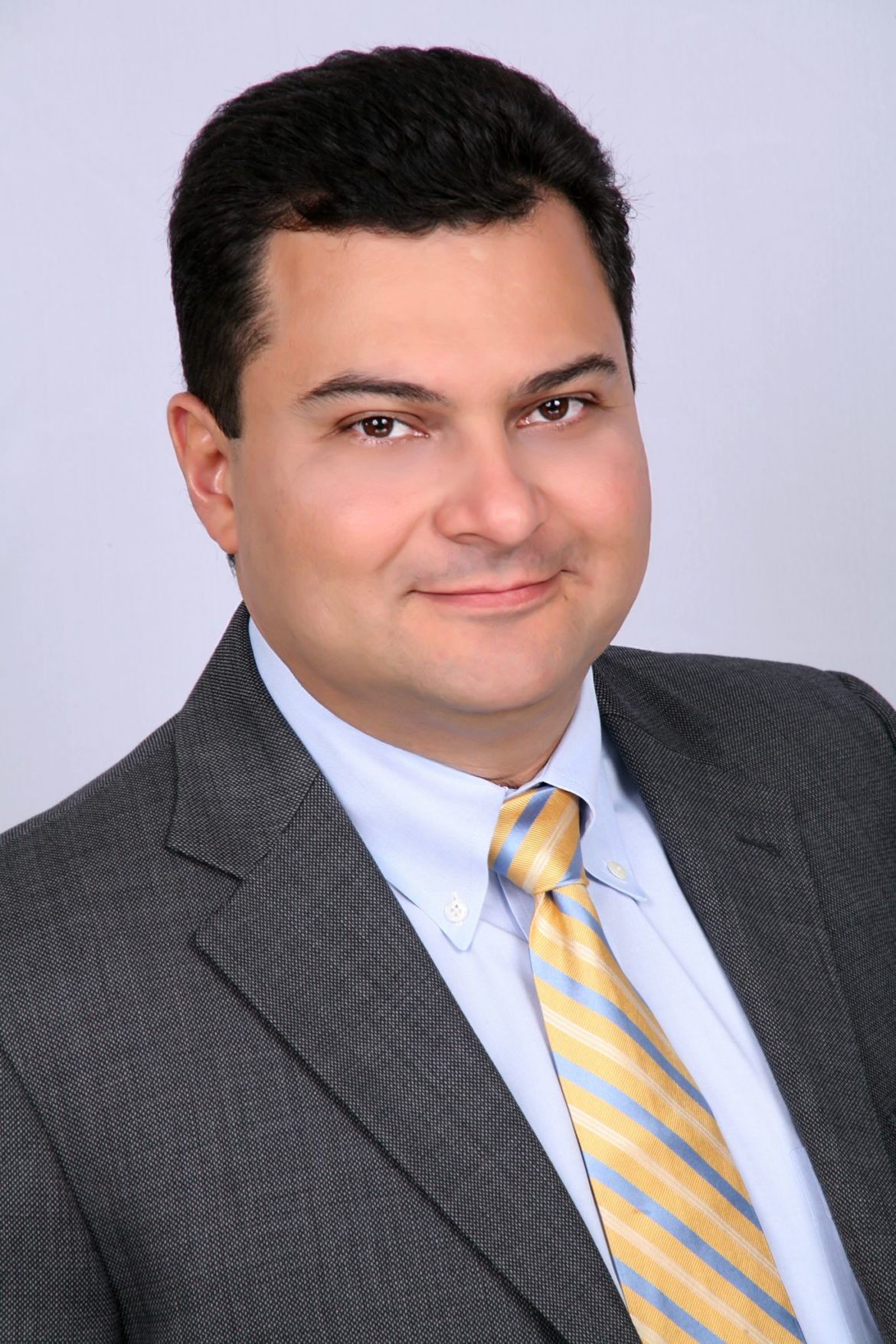 CONOZCA AL DOCTOR ENRIQUE GALLO, DDS 