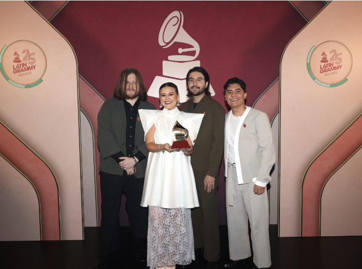 UN CORAZÓN SE CONSAGRA COMO GANADOR DEL LATIN GRAMMY® AL MEJOR ÁLBUM CRISTIANO (EN ESPAÑOL)