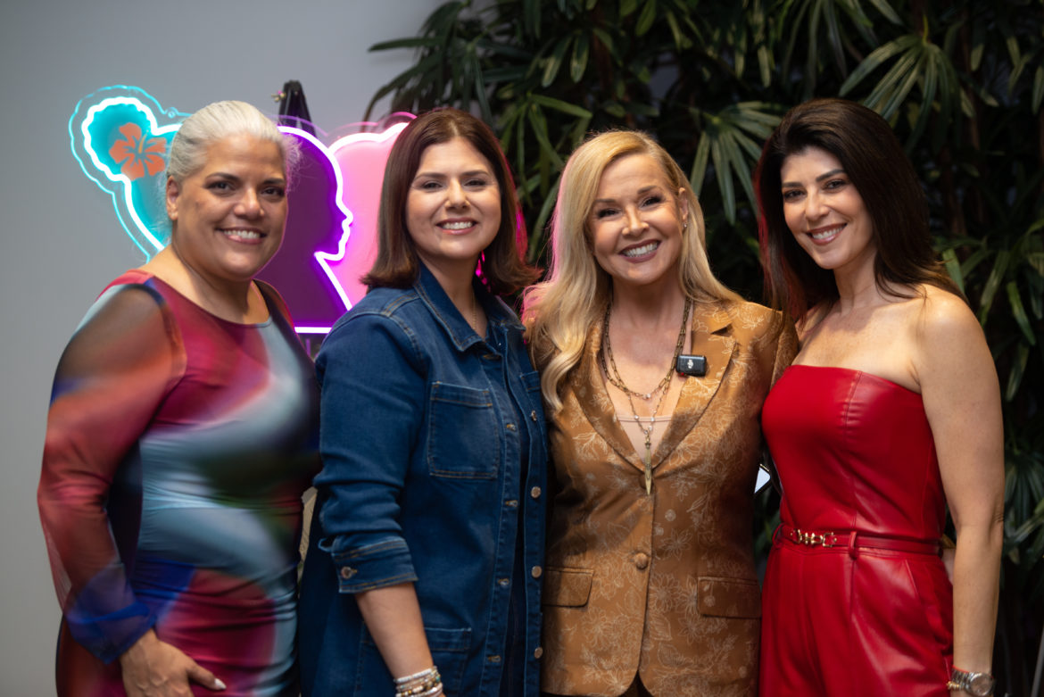 Entre Mujeres Live! Otorgo su primer Premio Mujeravator presentado por Genesis a Camila Canabal, Entregado en la Cumbre ‘Power Up & Take Action to Elevate Your Business’ 2024 