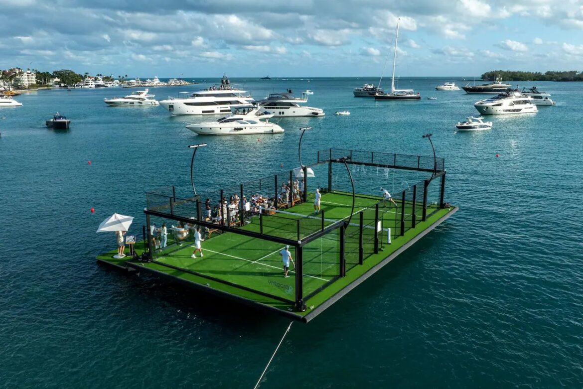 ¡Revolución deportiva sobre el agua! La primera cancha de pádel flotante del mundo está en Miami