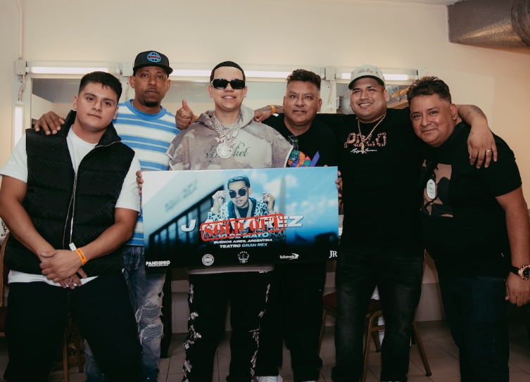J. ÁLVAREZ ARRASA EN ARGENTINA CON SU GIRA “FREEDOM” Y CONQUISTA EL TEATRO GRAN REX CON LLENO TOTAL