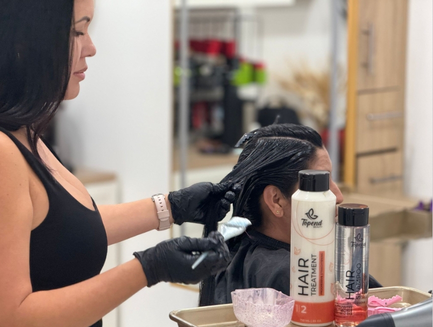 Al alisar e hidratar el cabello, hay que elegir siempre la keratina “buena”, alerta la experta Michelle Carpio