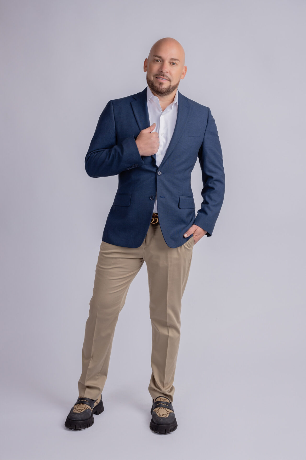 El exitoso publicista Maykel Pérez recibió un premio especial en “Latin Business Awards 2025”