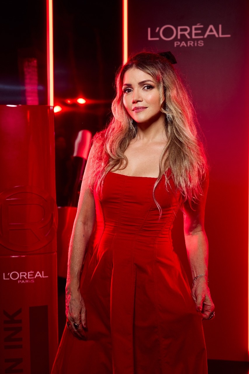 Maquillaje, atardecer y poder femenino con Claudia Betancur y L’Oréal Paris
