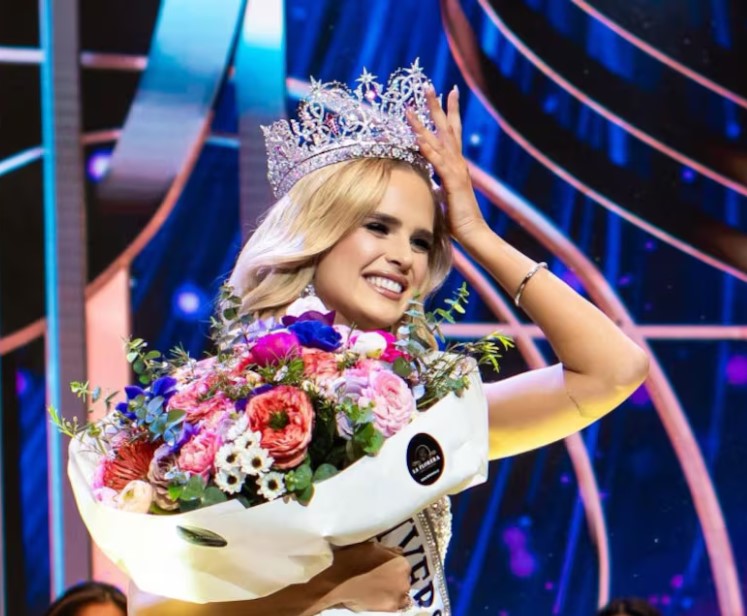 María Ignacia Moll, conocida como Inna Moll, es coronada Miss Universo Chile 2025
