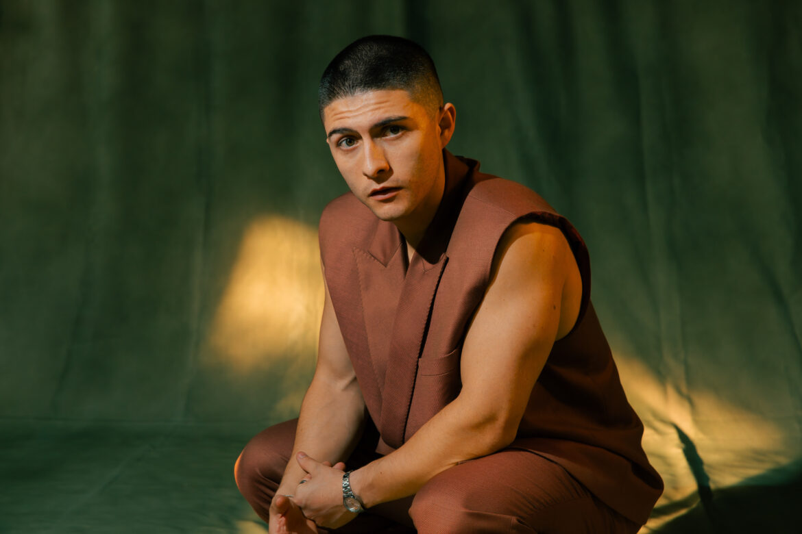 La estrella ecuatoriana Alex Ponce, nominado a Premios Juventud 2025