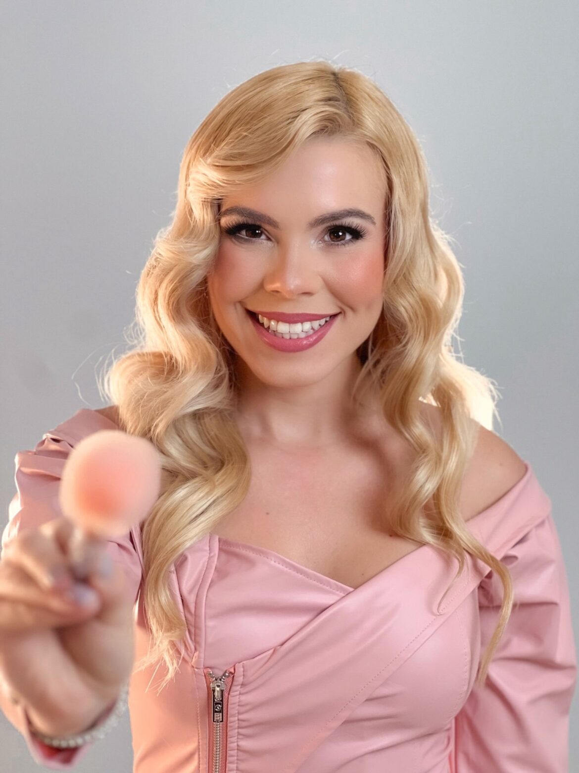 Maina Torres presenta su nuevo show “Maina Hada Madrina”, un programa de transformación y magia que llega este 23 de septiembre a YouTube