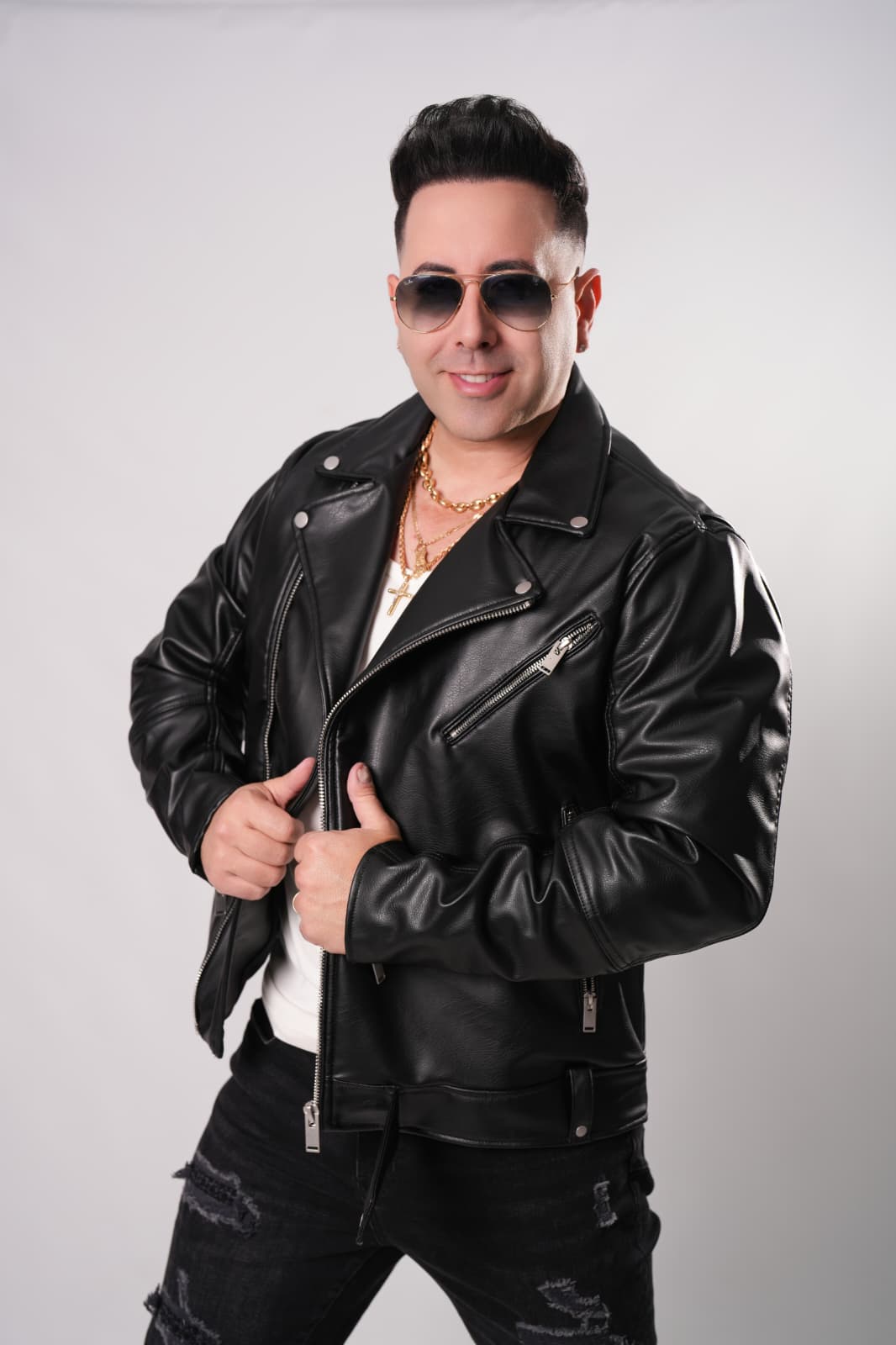 HOWIE RAMOS ESTRENA VIDEOCLIP OFICIAL DE SU NUEVO SENCILLO “SOLO”
