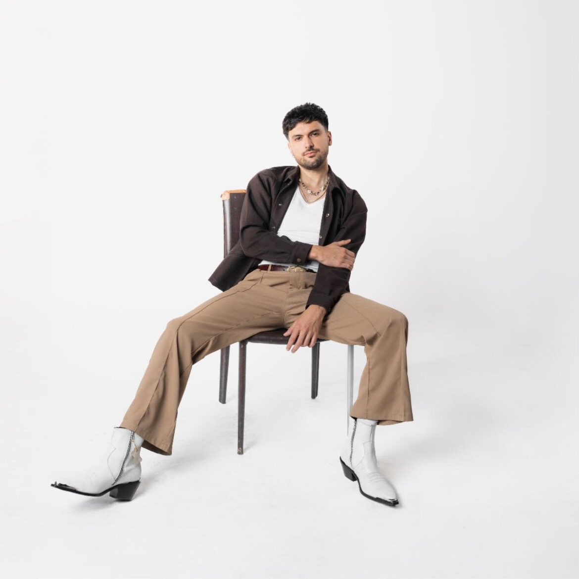 KAKALO INICIA EL 2026 CON “SOBRE LA MARCHA”, UNA ÍNTIMA BALADA JUNTO A ANDRÉS OBREGÓN