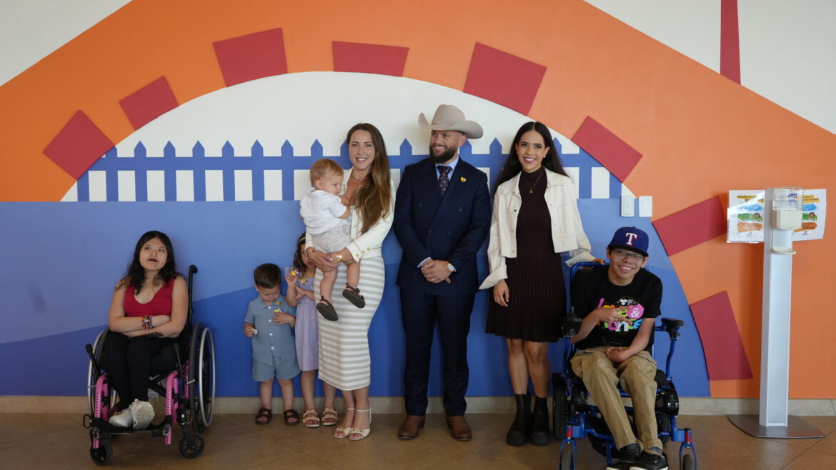 Robert Kelbert y su familia llevan esperanza y alegría al CRIT Teletón USA con emotiva Fiesta de San Valentín