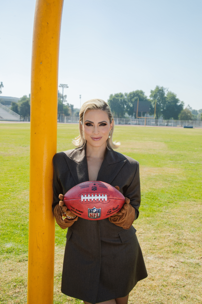 Valeria Marín con un poderoso look custom made en el Super Bowl 60 para TUDN