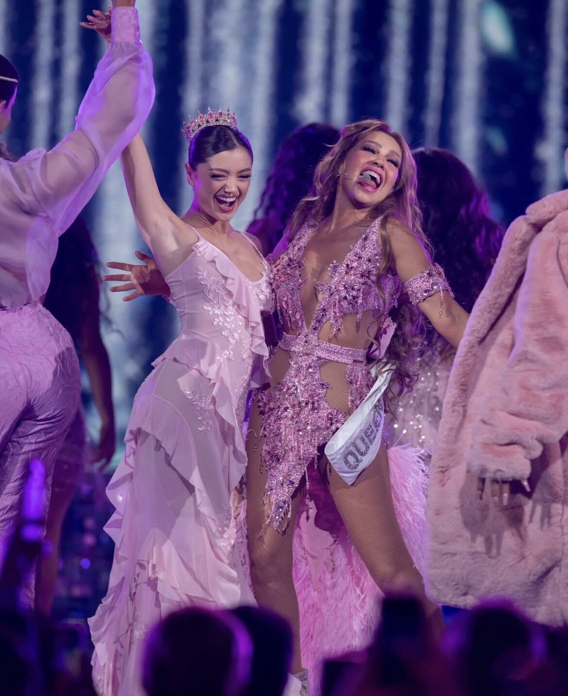 Thalía eligió a la creadora colombiana Paola Ruiz para actuar en su versión de “Dancing Queen”