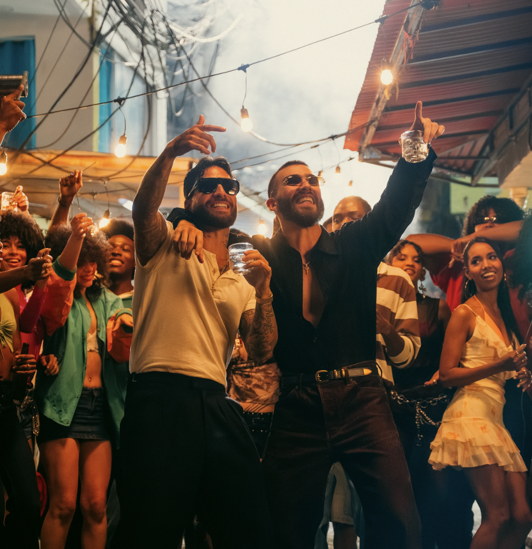 MANUEL TURIZO Y MALUMA PRESENTAN “APAMBICHAO”