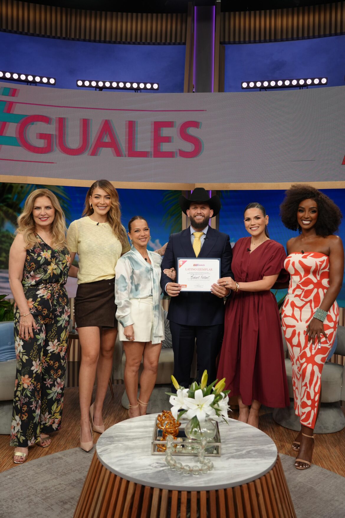 El abogado Robert Kelbert es reconocido como “Latino Ejemplar” en el programa Desiguales.