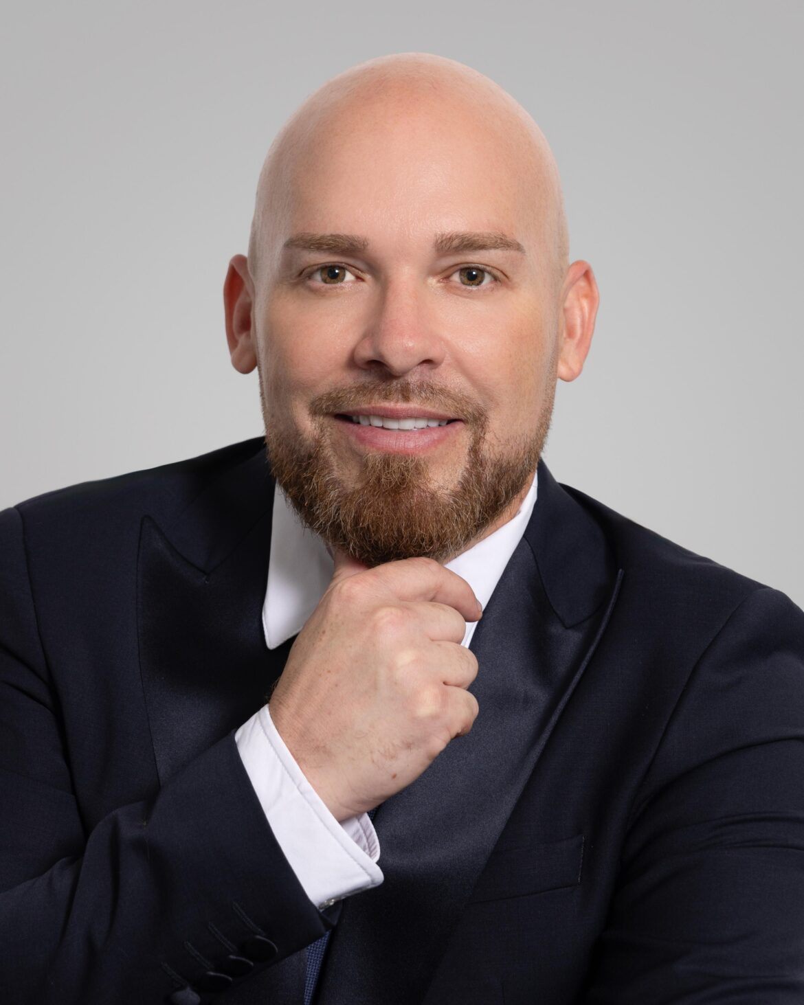 Orgullo cubano y latino: Publicista Maykel Pérez vuelve a Forbes como uno de los grandes influyentes del 2026