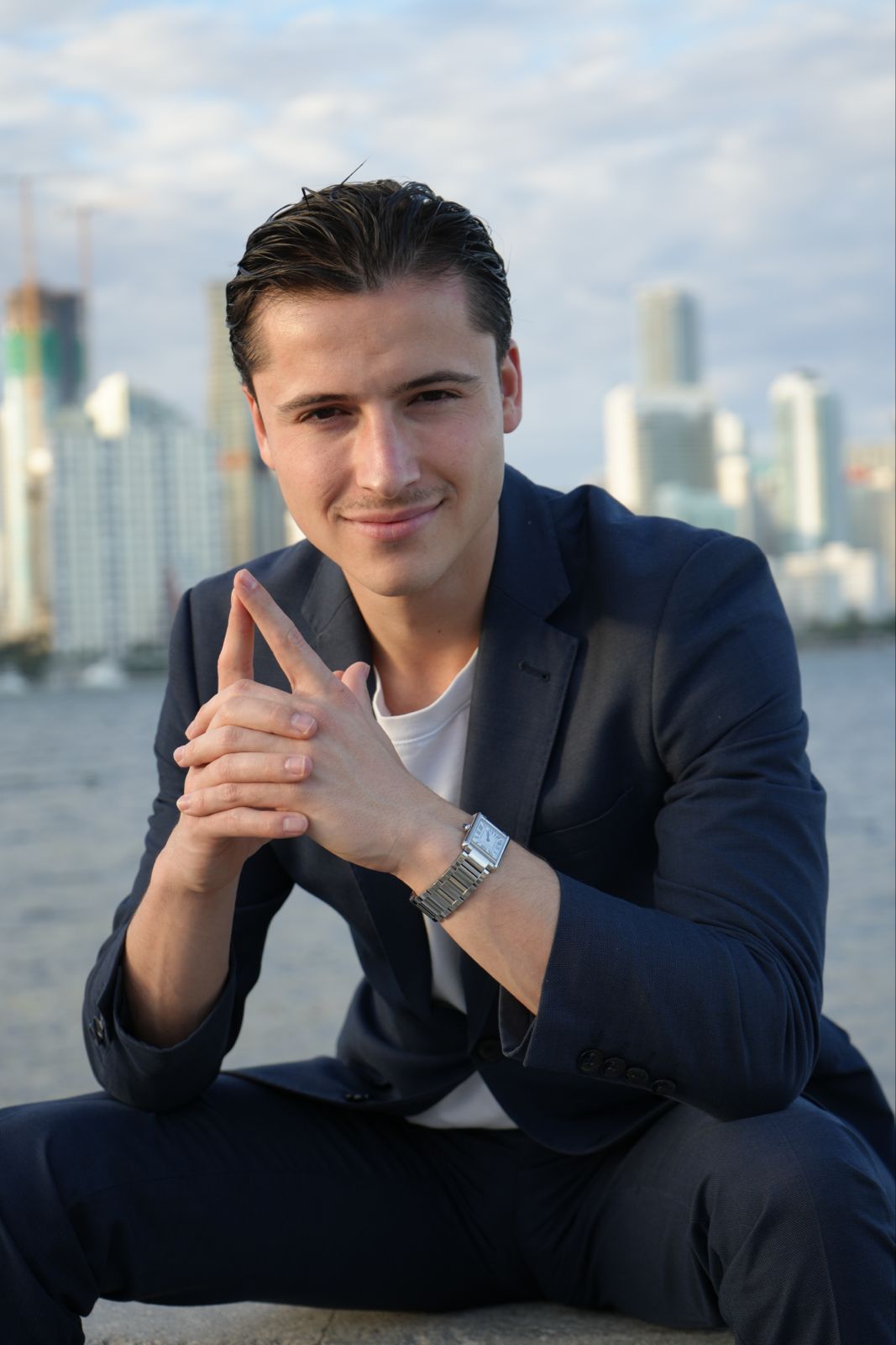 Harvey Ferrer: el joven arquitecto de inteligencia artificial que transforma influencia en millones al estilo Elon Musk