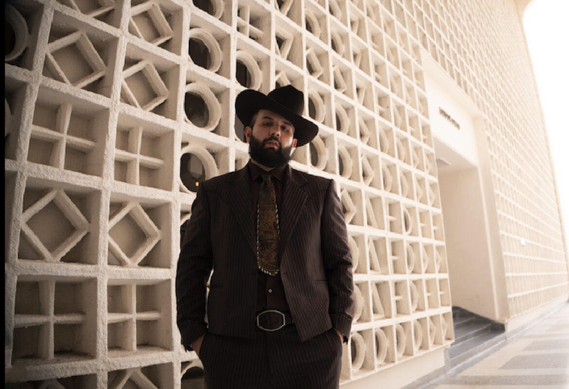 EL EMBAJADOR GLOBAL DE MÚSICA MEXICANA CARÍN LEÓN MUDA DE PIEL Y REDEFINE SU SONIDO EN SU NUEVO ÁLBUM, MUDA