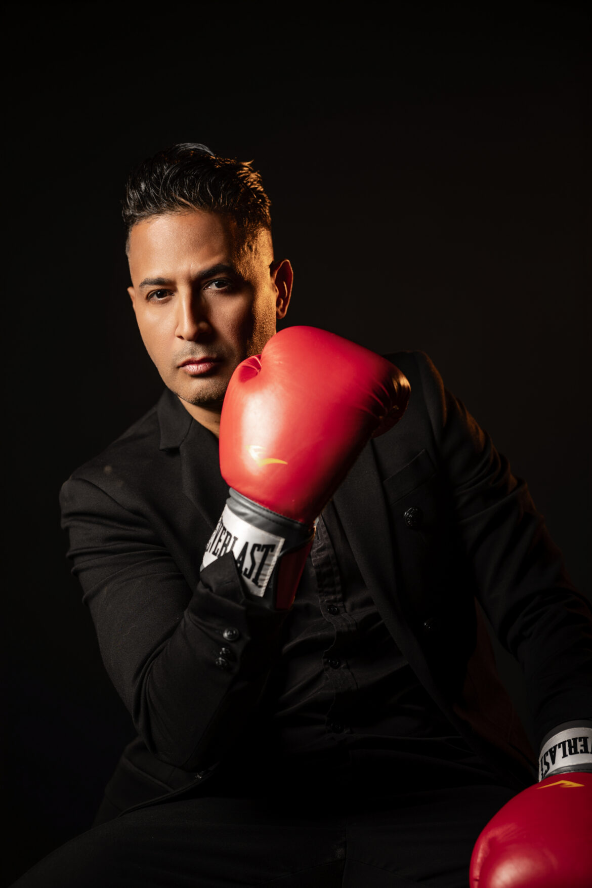 Charlie Cruz presenta “Invicto”, el álbum más importante de su carrera artística.