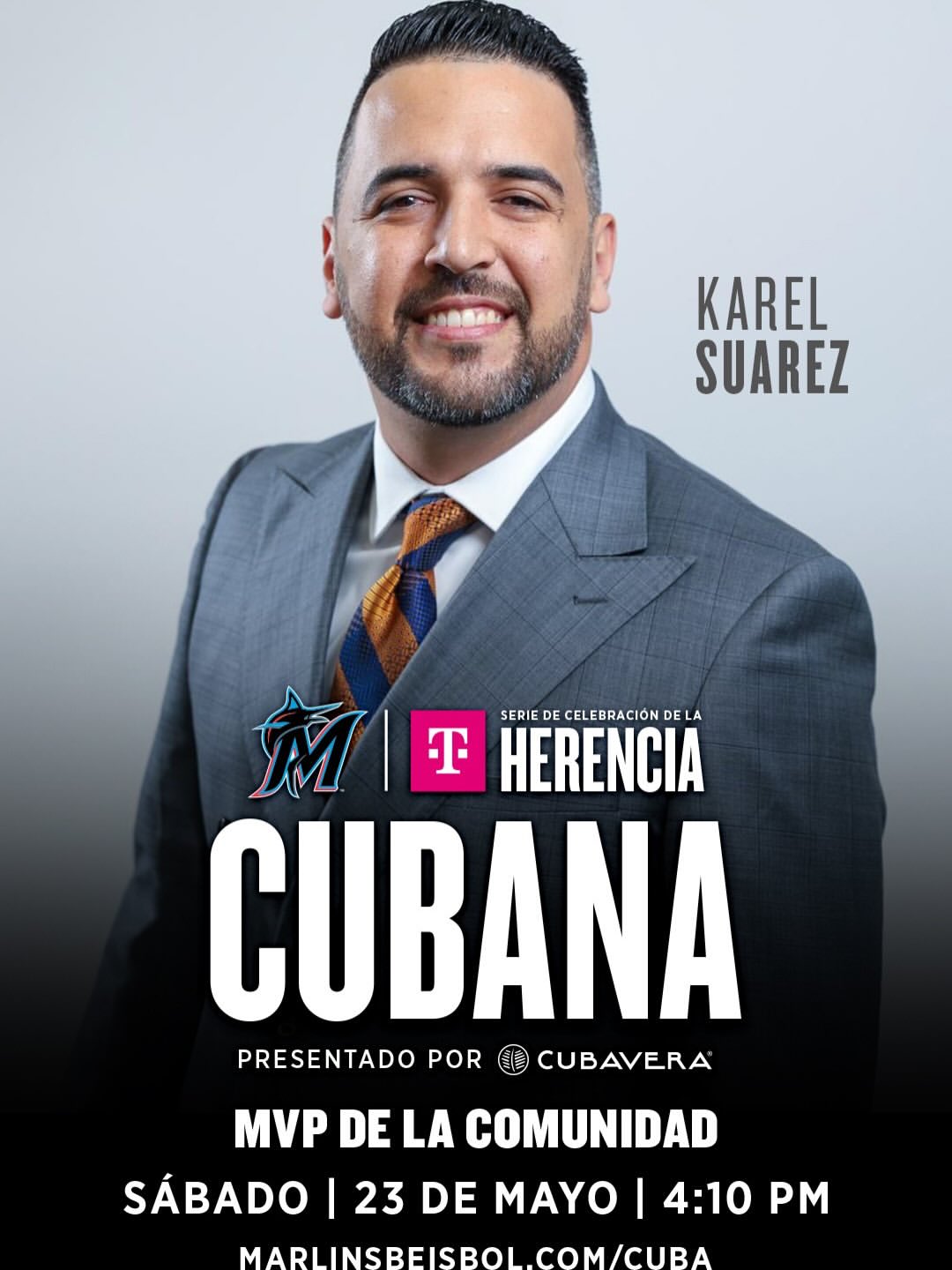 Karel Suárez recibe reconocimiento especial de los Miami Marlins durante la celebración de la Herencia Cubana en el loanDepot park