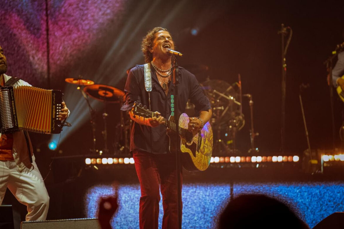 Carlos Vives llega al #1 en Latin Airplay y Tropical Airplay de Billboard con “Te dedico”