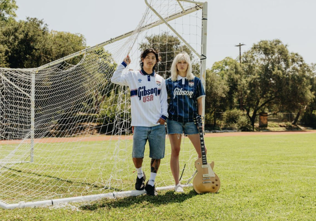 GIBSON DEBUTA EN LA ARENA MUNDIALCON LAS PRIMERAS CAMISETAS DE FÚTBOL DE SU HISTORIAGIBSON x ICARUS FOOTBALL