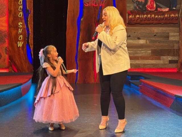 CON SOLO 5 AŇOS, NINETTE “LA PRINCESITA DE LA CANCIÓN”, HACE SU DEBUT EN TELEVISIÓN INTERNACIONAL JUNTO A YARA REY